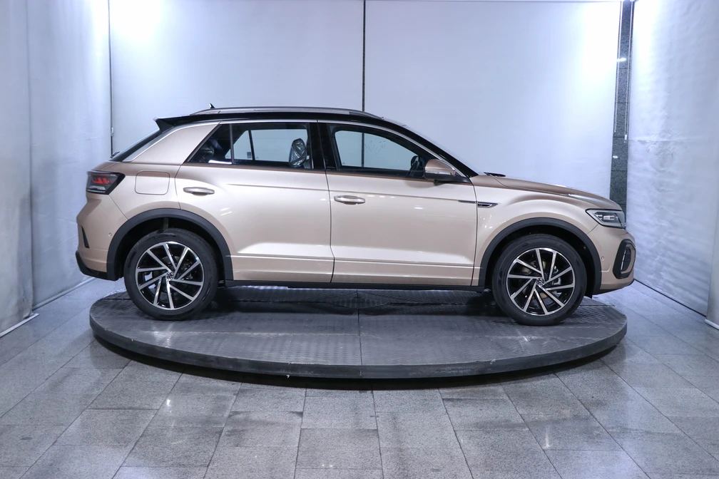 خرید و فروش فولکس T-ROC 300 مدل 2024 نقد و اقساط