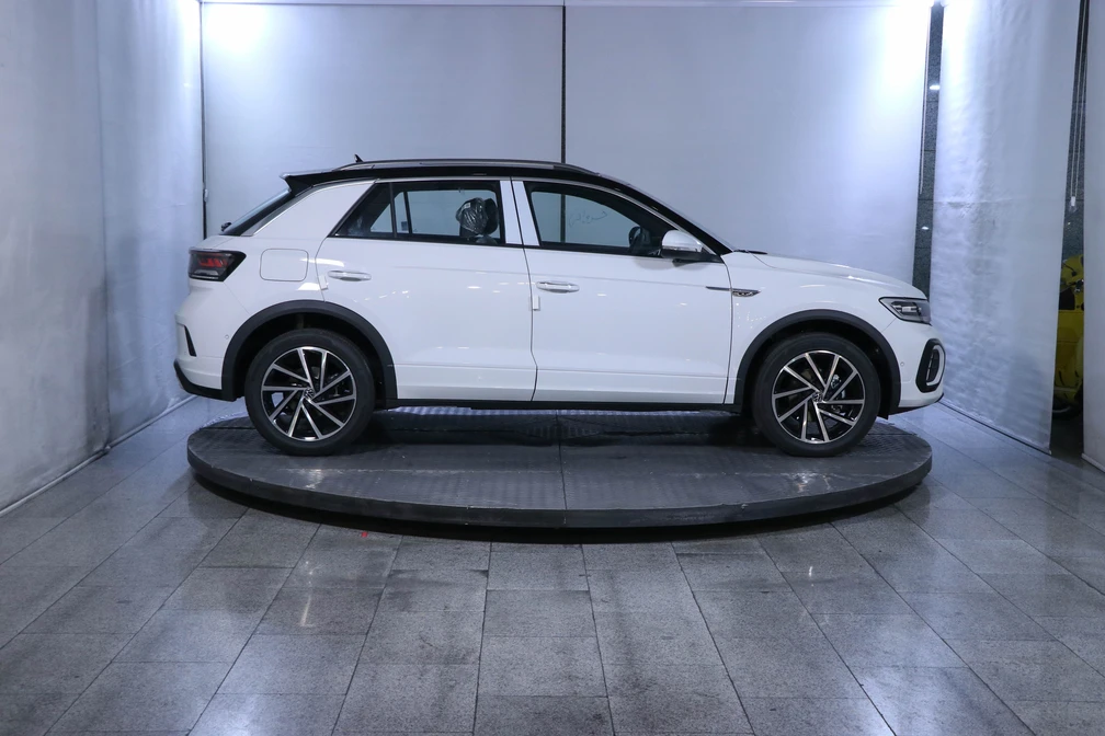 خرید و فروش فولکس T-ROC 300 مدل 2024 نقد و اقساط