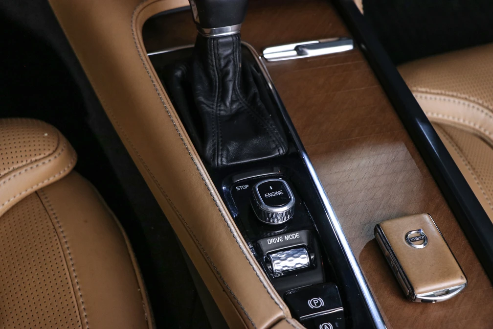 خرید و فروش ولوو XC90 R دیزاین مدل 2016 نقد و اقساط خرید و فروش ولوو XC90 R دیزاین مدل 2016 نقد و اقساط