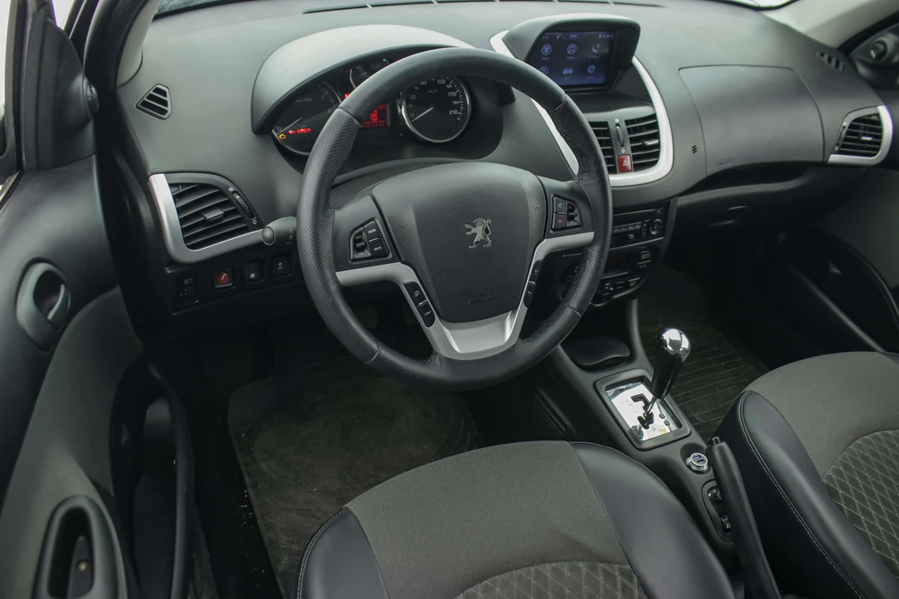 خرید و فروش پژو 207 اتوماتیک سقف شیشه ای مدل 1404 نقد و اقساط خرید و فروش پژو 207 اتوماتیک سقف شیشه ای مدل 1404 نقد و اقساط