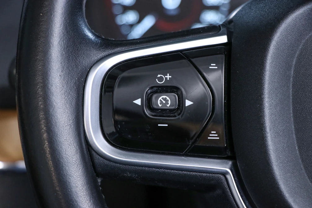 خرید و فروش ولوو XC90 R دیزاین مدل 2016 نقد و اقساط خرید و فروش ولوو XC90 R دیزاین مدل 2016 نقد و اقساط