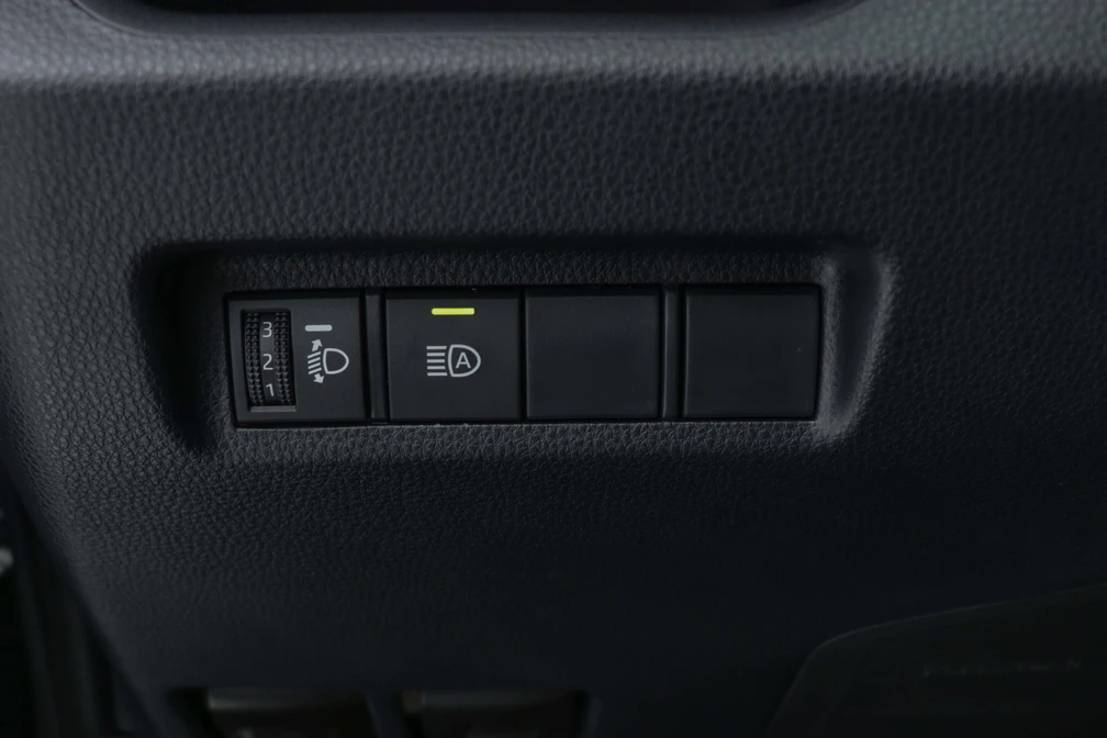 خرید و فروش تویوتا راوفور تک دیفرانسیل - نیمه فول مدل 2025 نقد و اقساط