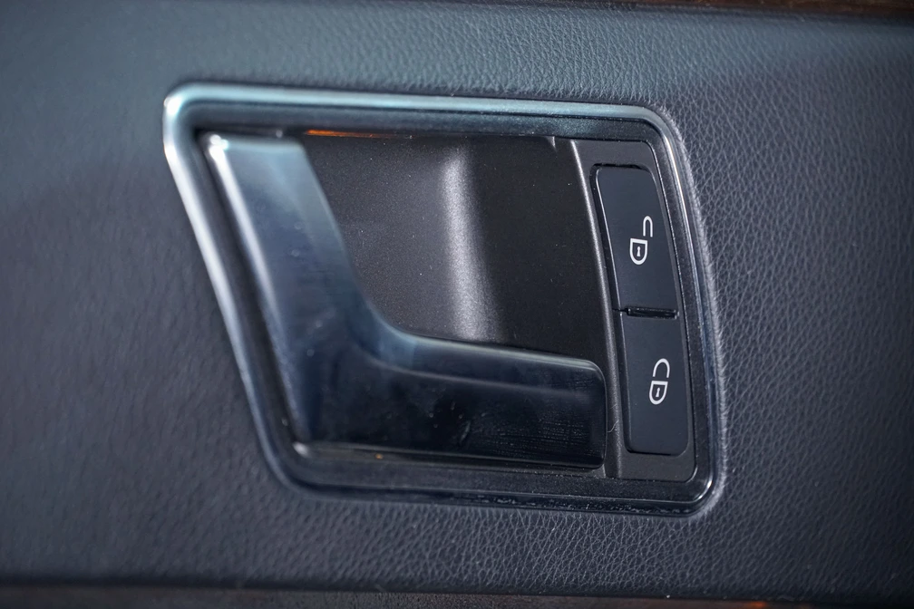 خرید و فروش بنز کلاس E 200 - نیمه فول مدل 2016 نقد و اقساط خرید و فروش بنز کلاس E 200 - نیمه فول مدل 2016 نقد و اقساط