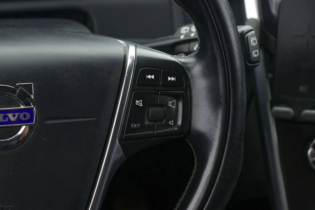 خرید و فروش ولوو XC60 R دیزاین مدل 2014 نقد و اقساط