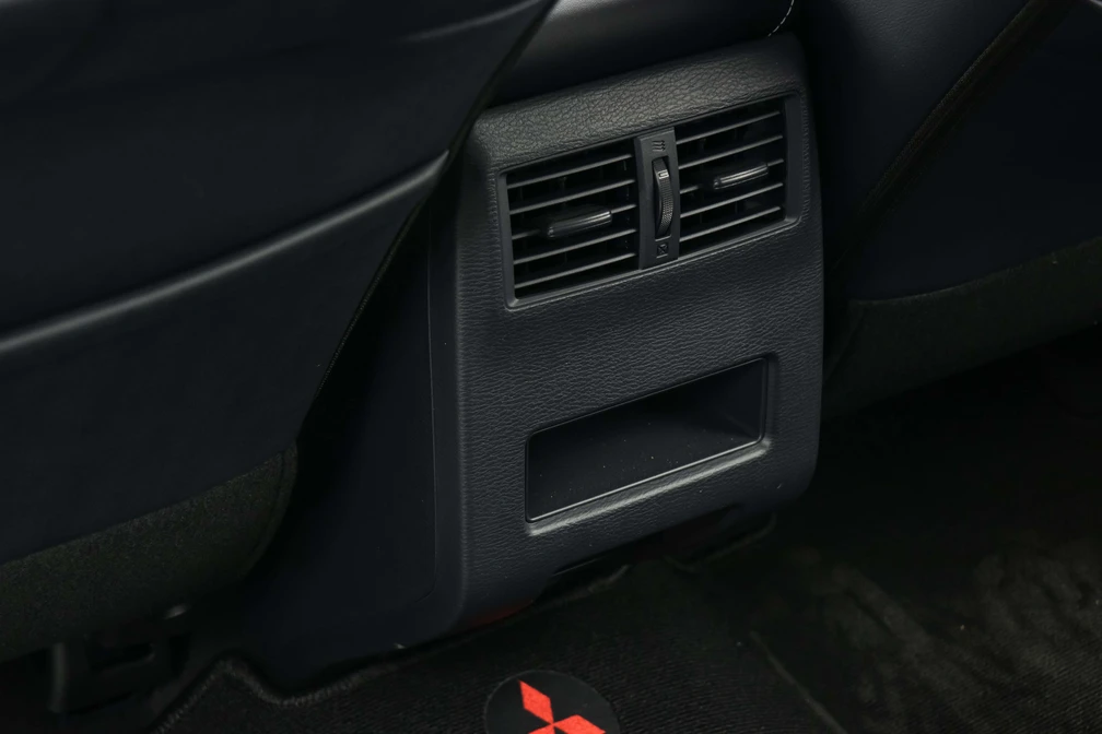 خرید و فروش میتسوبیشی اوتلندر H لاین دو دیفرانسیل مدل 2023 نقد و اقساط