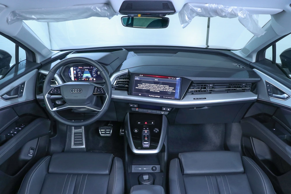 خرید و فروش آئودی q5etron سیلور پکیج - لو آپشن مدل 2024 نقد و اقساط خرید و فروش آئودی q5etron سیلور پکیج - لو آپشن مدل 2024 نقد و اقساط