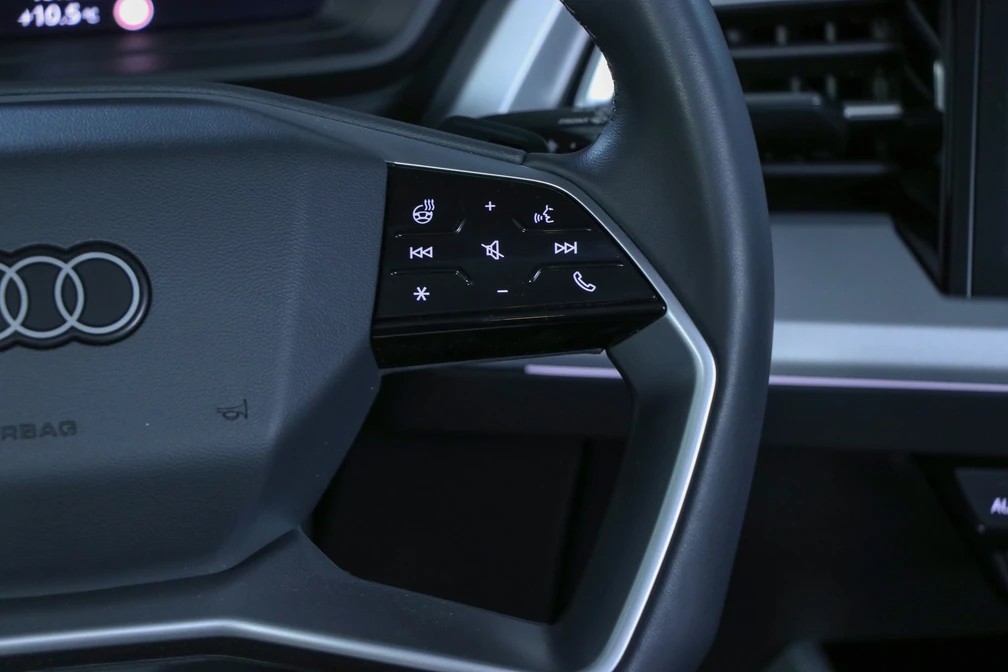 خرید و فروش آئودی q5etron سیلور پکیج - لو آپشن مدل 2024 نقد و اقساط خرید و فروش آئودی q5etron سیلور پکیج - لو آپشن مدل 2024 نقد و اقساط