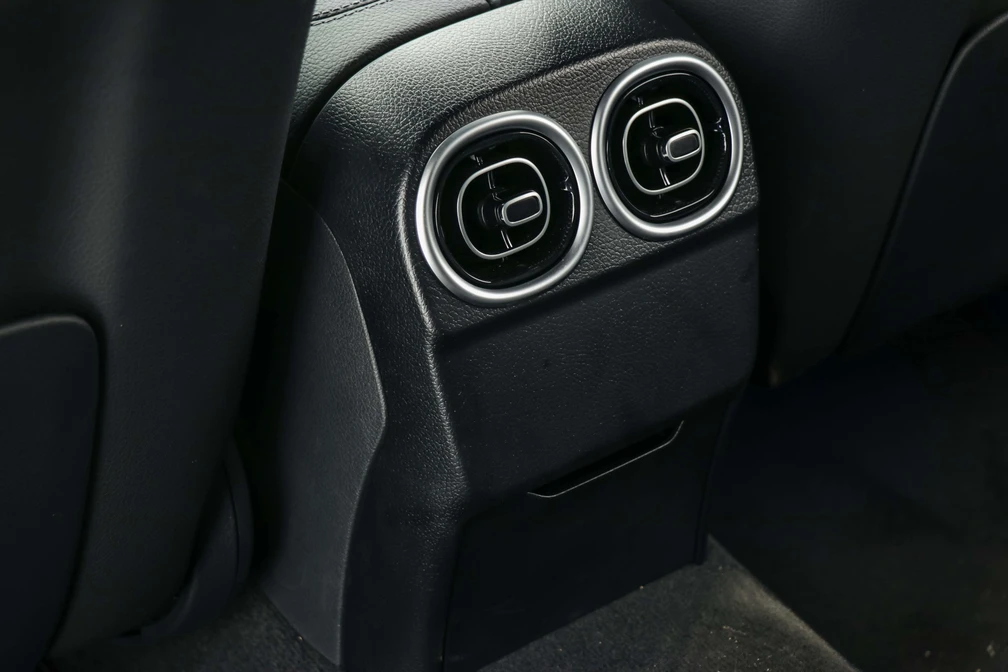 خرید و فروش بنز کلاس C 200 L مدل 2025 نقد و اقساط