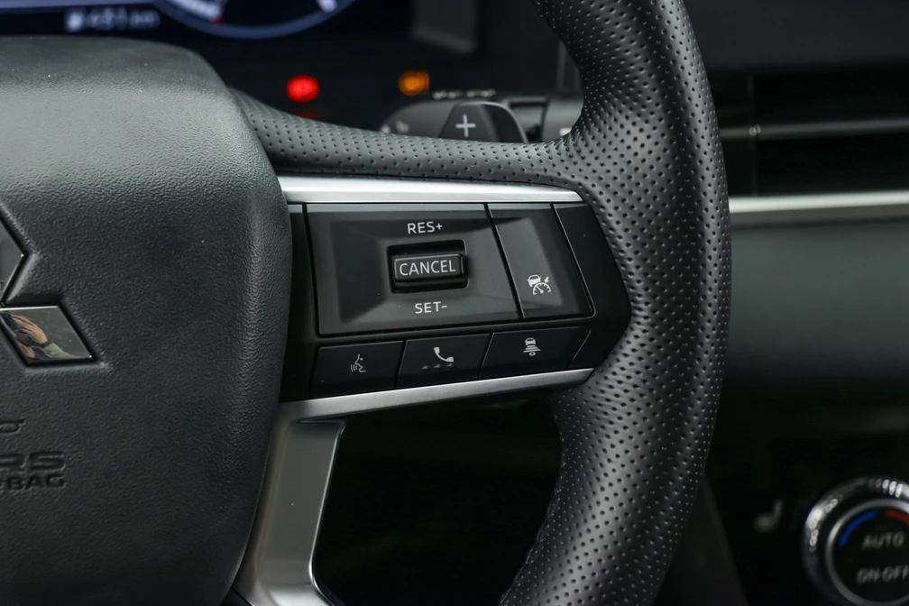 خرید و فروش میتسوبیشی اوتلندر H لاین دو دیفرانسیل مدل 2023 نقد و اقساط