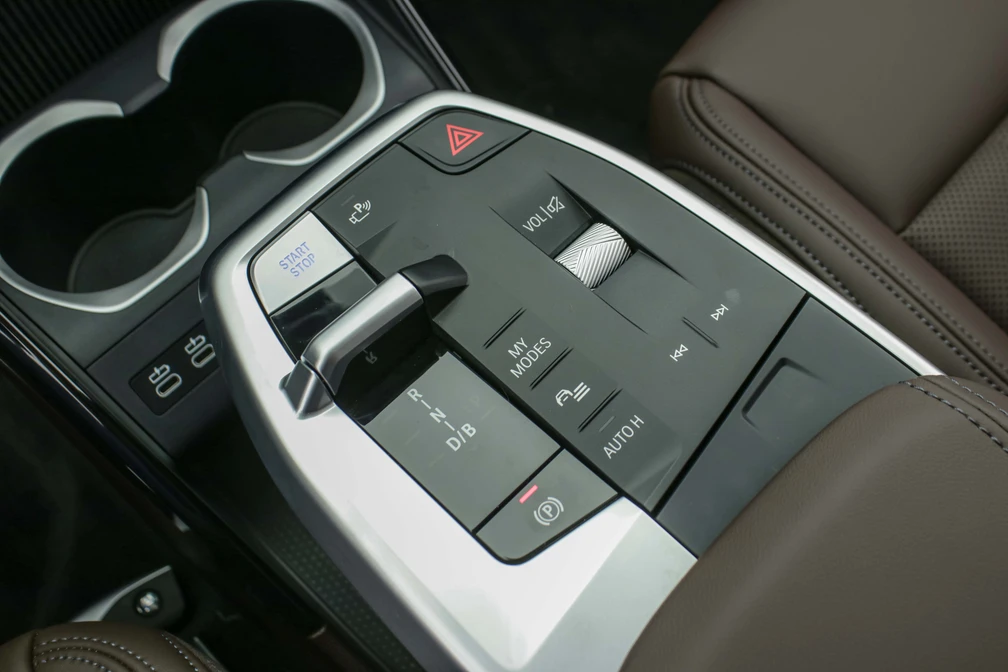 خرید و فروش ب ام و IX1 eDrive 25L مدل 2025 نقد و اقساط