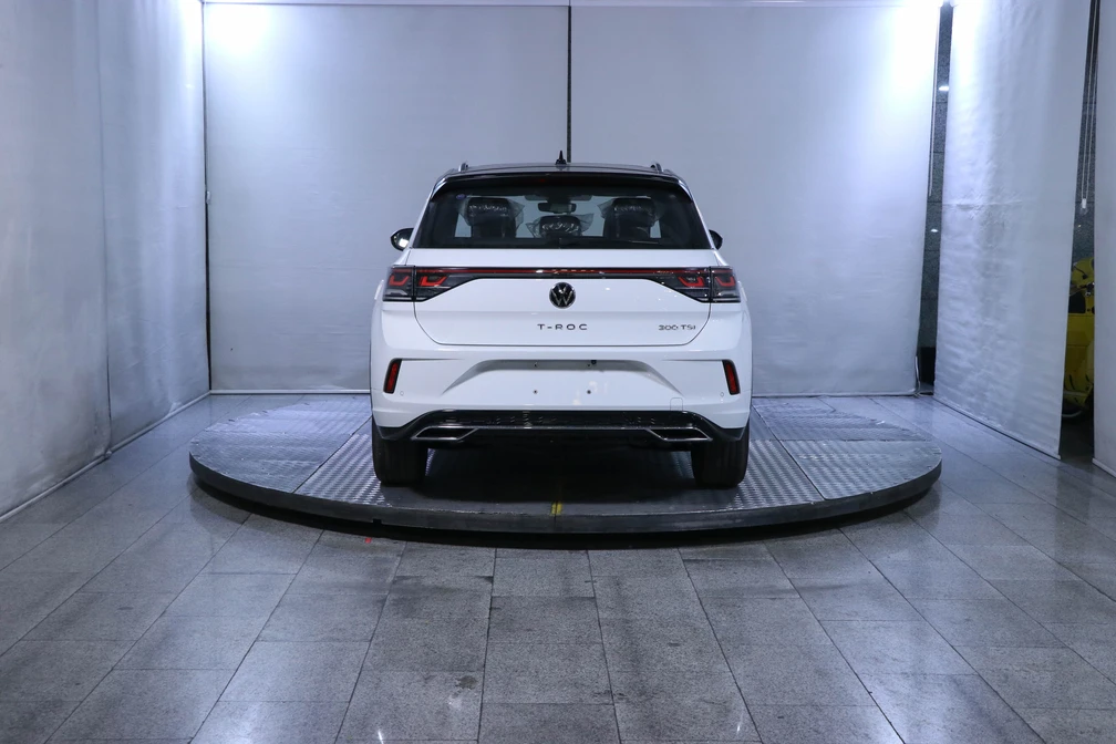 خرید و فروش فولکس T-ROC 300 مدل 2024 نقد و اقساط