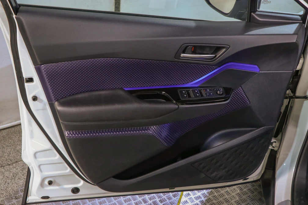 خرید و فروش تویوتا CHR هیبرید استایل مدل 2018 نقد و اقساط