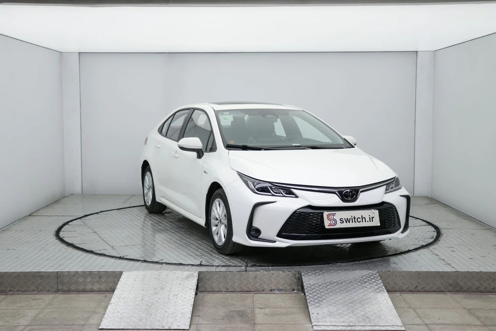 خرید و فروش تویوتا کرولا هیبرید XLE - نیمه فول مدل 2024 نقد و اقساط