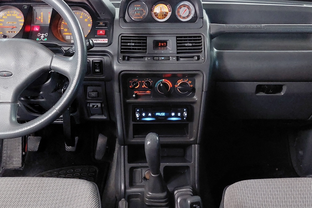 خرید و فروش میتسوبیشی پاجرو دو در فول مدل 1992 نقد و اقساط