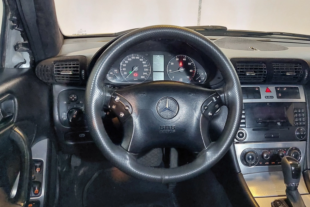 خرید و فروش بنز کلاس C 200 مدل 2005 نقد و اقساط خرید و فروش بنز کلاس C 200 مدل 2005 نقد و اقساط