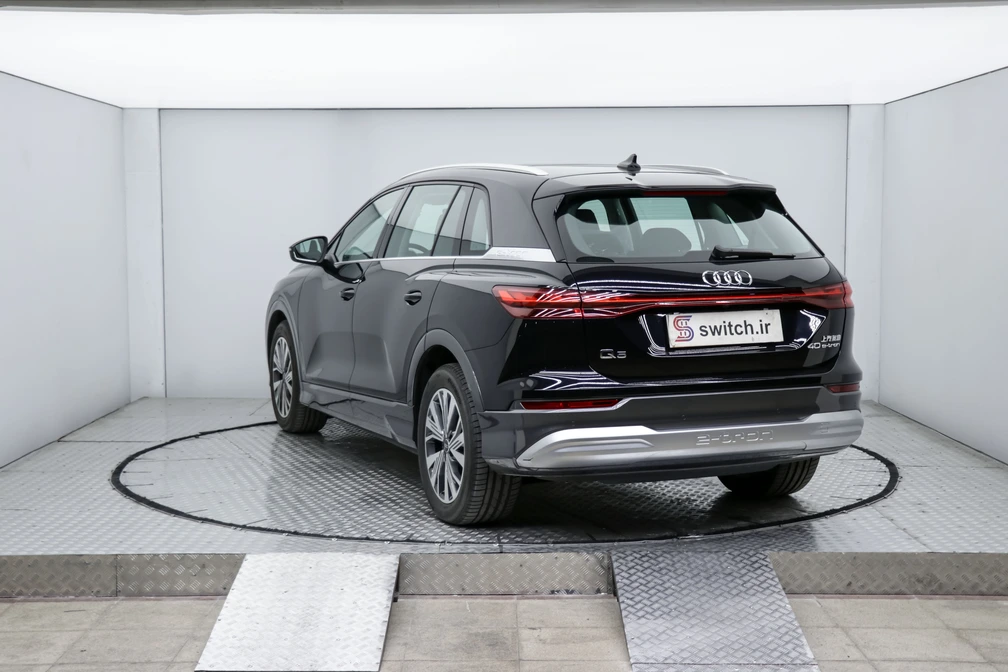 خرید و فروش آئودی q5etron سیلور پکیج - فول مدل 2024 نقد و اقساط خرید و فروش آئودی q5etron سیلور پکیج - فول مدل 2024 نقد و اقساط