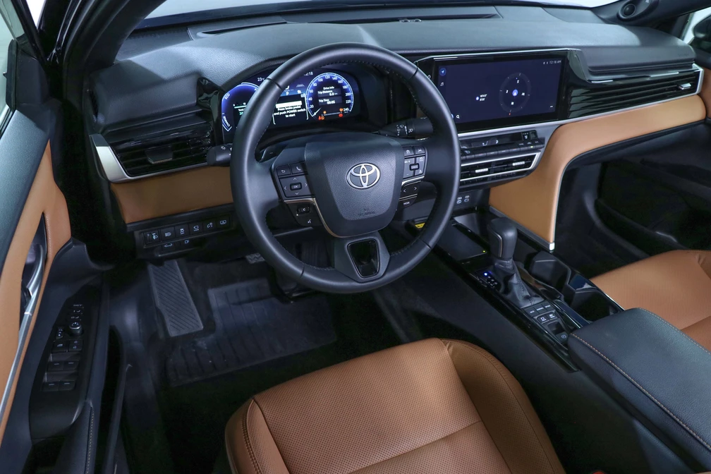 خرید و فروش تویوتا کمری هیبرید LE - فول مدل 2025 نقد و اقساط خرید و فروش تویوتا کمری هیبرید LE - فول مدل 2025 نقد و اقساط