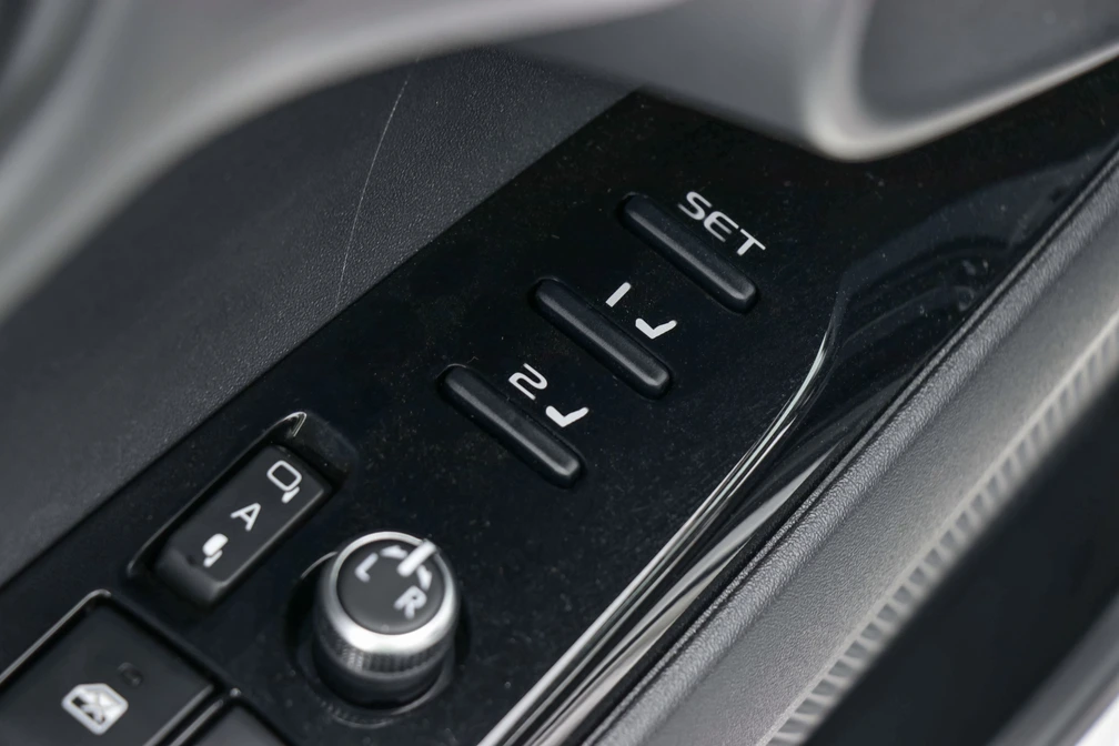 خرید و فروش تویوتا کمری هیبرید LE - فول مدل 2025 نقد و اقساط خرید و فروش تویوتا کمری هیبرید LE - فول مدل 2025 نقد و اقساط