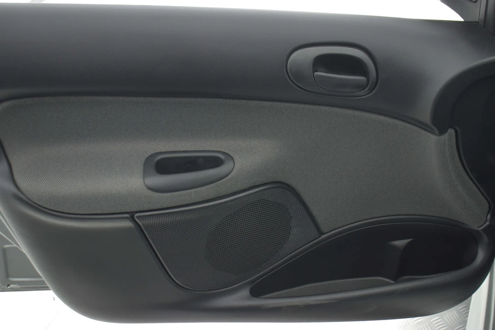 خرید و فروش پژو 207 اتوماتیک سقف شیشه ای مدل 1404 نقد و اقساط