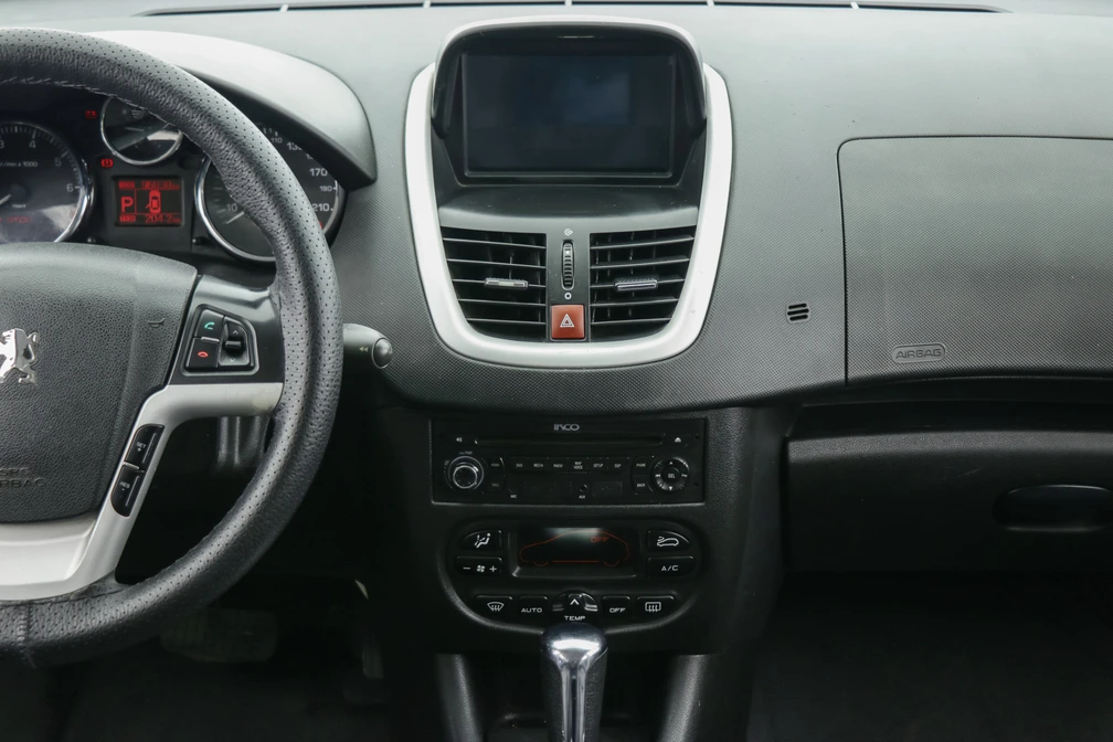 خرید و فروش پژو 207 اتوماتیک مدل 1399 نقد و اقساط