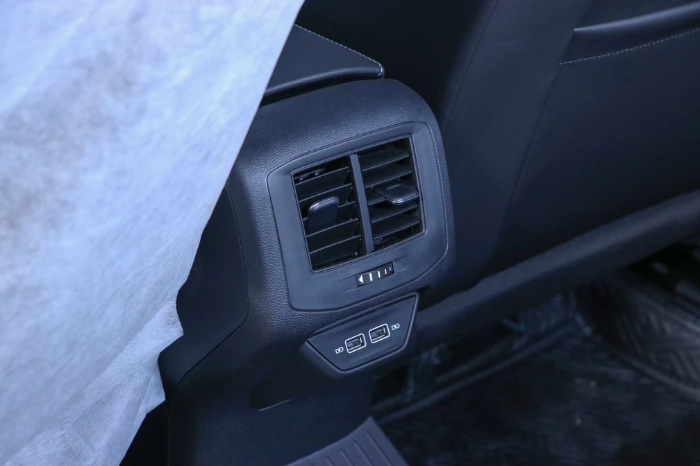 خرید و فروش فولکس T-ROC 300 مدل 2024 نقد و اقساط
