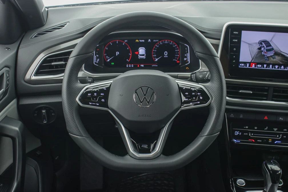 خرید و فروش فولکس T-ROC 300 مدل 2025 نقد و اقساط