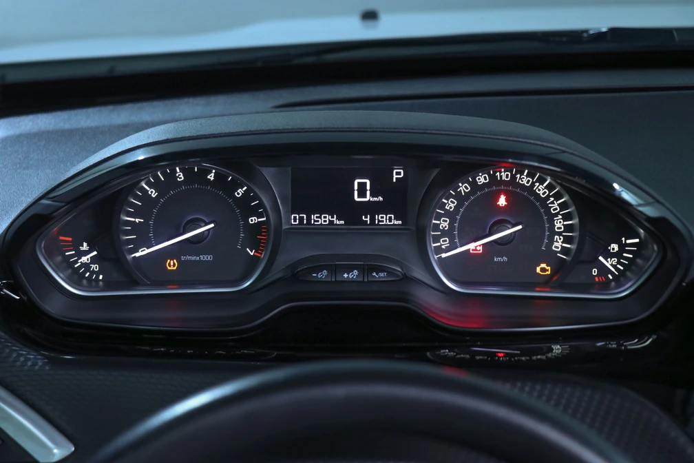 خرید و فروش پژو 2008 اتوماتیک مدل 1398 نقد و اقساط