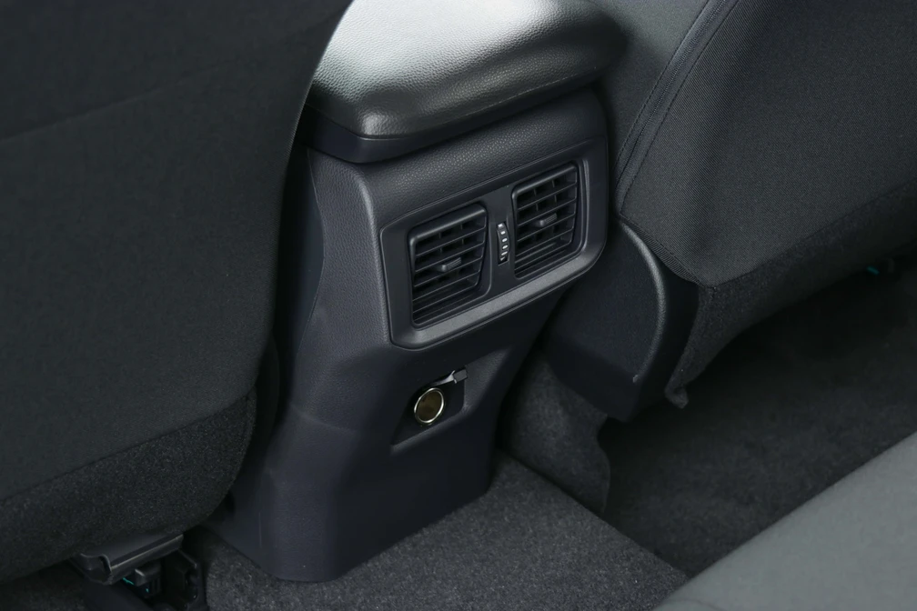 خرید و فروش تویوتا راوفور تک دیفرانسیل - نیمه فول مدل 2025 نقد و اقساط