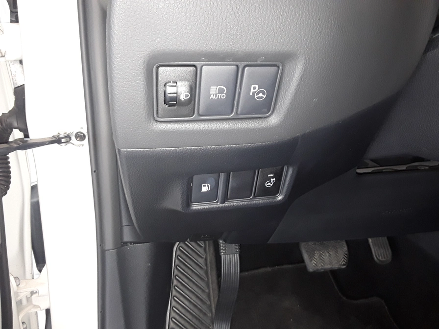 خرید و فروش تویوتا CHR هیبرید آیکان مدل 2017 نقد و اقساط