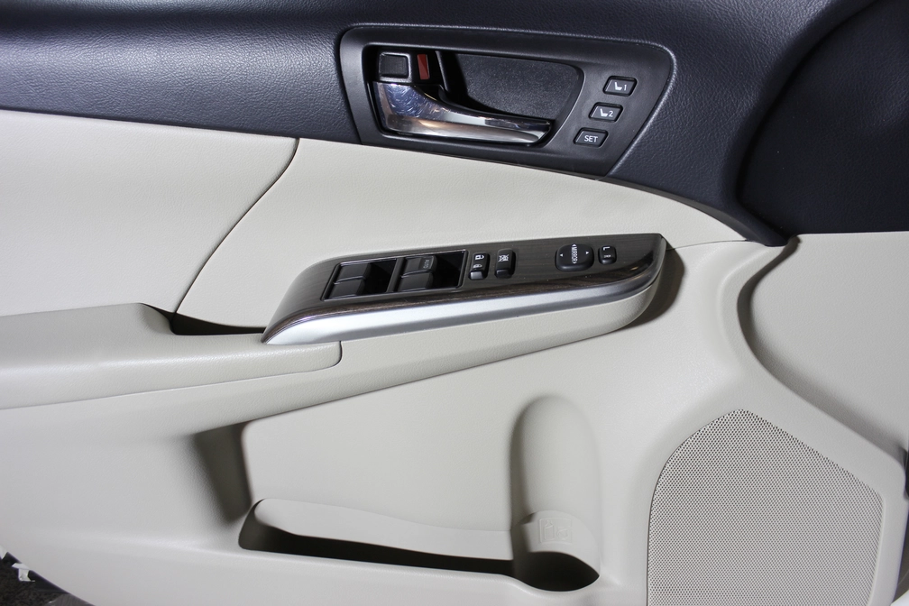 خرید و فروش تویوتا آریون گرند مدل 2012 نقد و اقساط