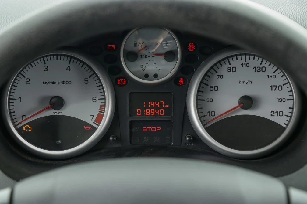 خرید و فروش پژو 207 دنده ای سقف شیشه ای مدل 1401 نقد و اقساط