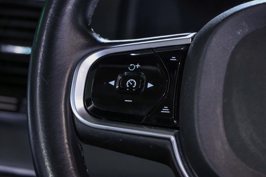 خرید و فروش ولوو XC90 اینسکریپشن مدل 2016 نقد و اقساط