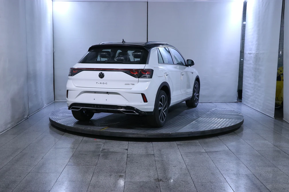خرید و فروش فولکس T-ROC 300 مدل 2024 نقد و اقساط