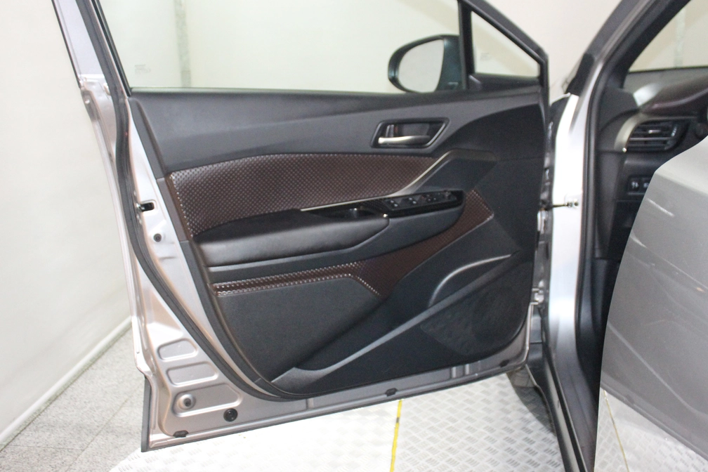 خرید و فروش تویوتا CHR هیبرید استایل مدل 2018 نقد و اقساط