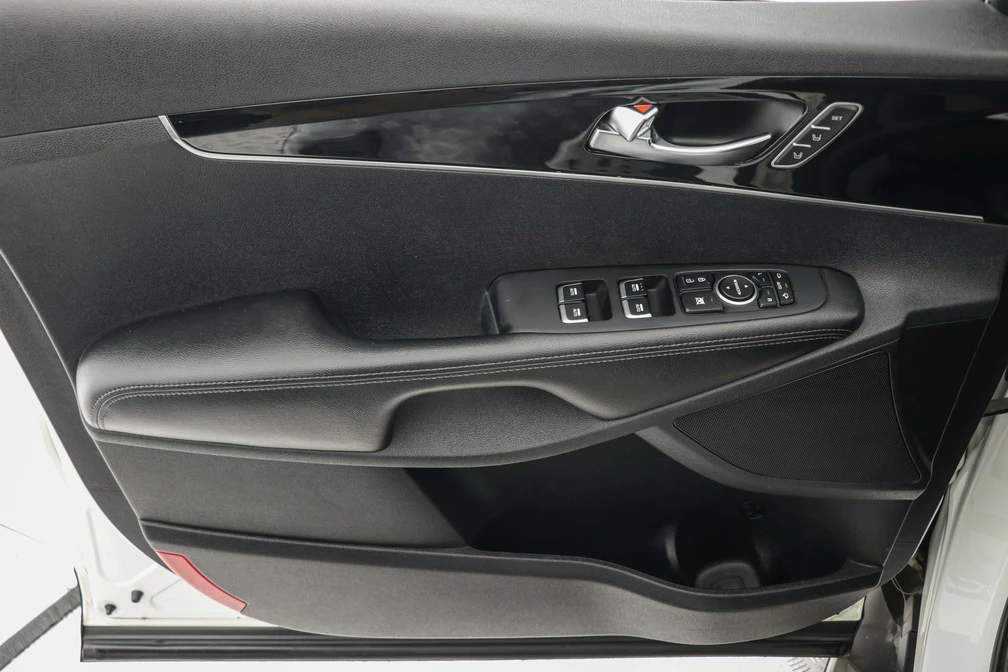 خرید و فروش کیا سورنتو UM - GT LINE - نیمه فول مدل 2016 نقد و اقساط