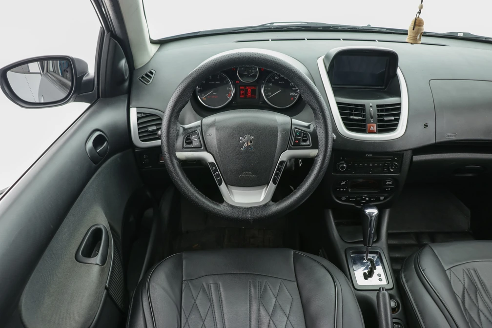 خرید و فروش پژو 207 اتوماتیک مدل 1399 نقد و اقساط