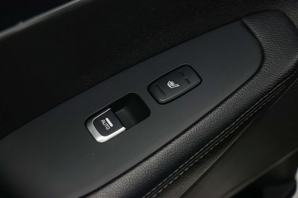 خرید و فروش کیا سورنتو UM - GT LINE - نیمه فول مدل 2016 نقد و اقساط