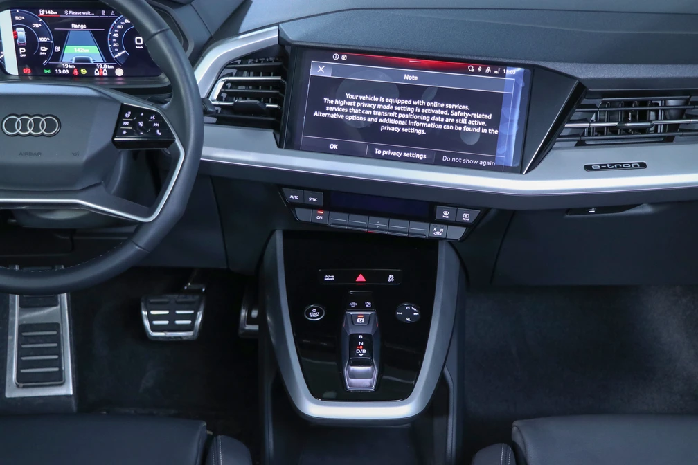 خرید و فروش آئودی q5etron سیلور پکیج - لو آپشن مدل 2024 نقد و اقساط خرید و فروش آئودی q5etron سیلور پکیج - لو آپشن مدل 2024 نقد و اقساط