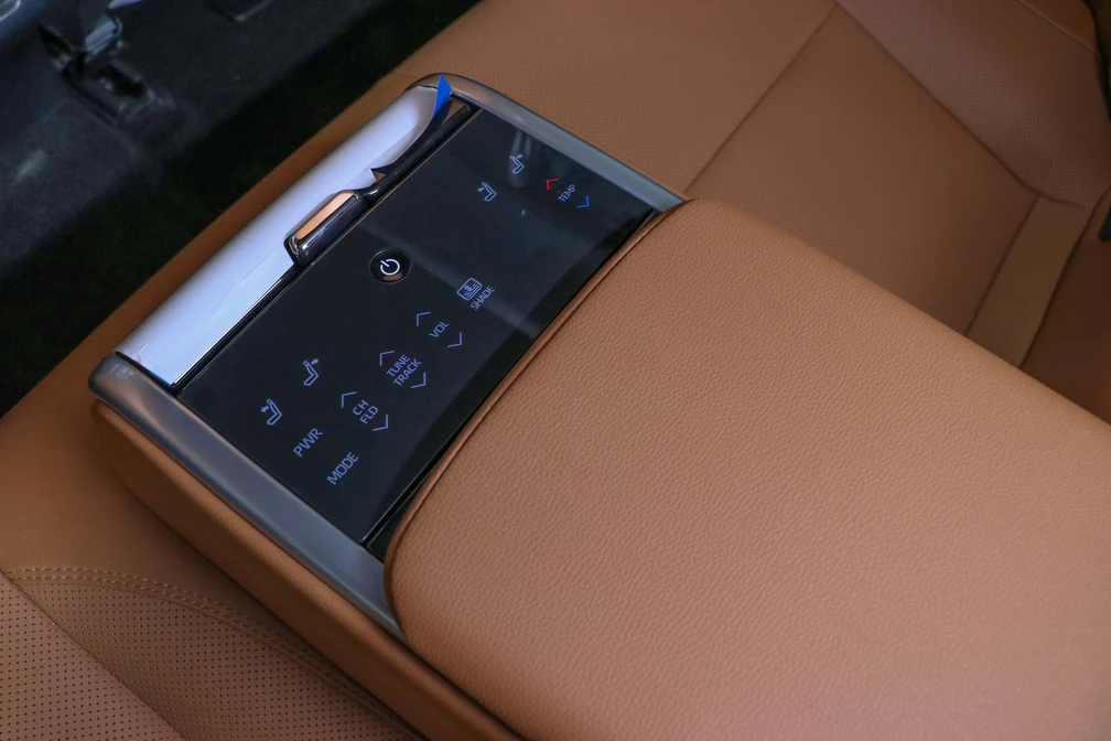 خرید و فروش تویوتا کمری هیبرید LE - فول مدل 2025 نقد و اقساط خرید و فروش تویوتا کمری هیبرید LE - فول مدل 2025 نقد و اقساط