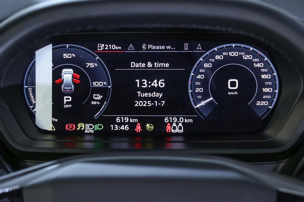 خرید و فروش آئودی q5etron سیلور پکیج - لو آپشن مدل 2024 نقد و اقساط خرید و فروش آئودی q5etron سیلور پکیج - لو آپشن مدل 2024 نقد و اقساط