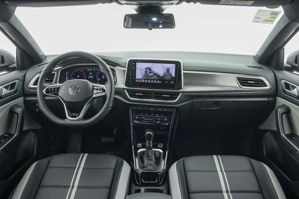 خرید و فروش فولکس T-ROC 300 مدل 2025 نقد و اقساط