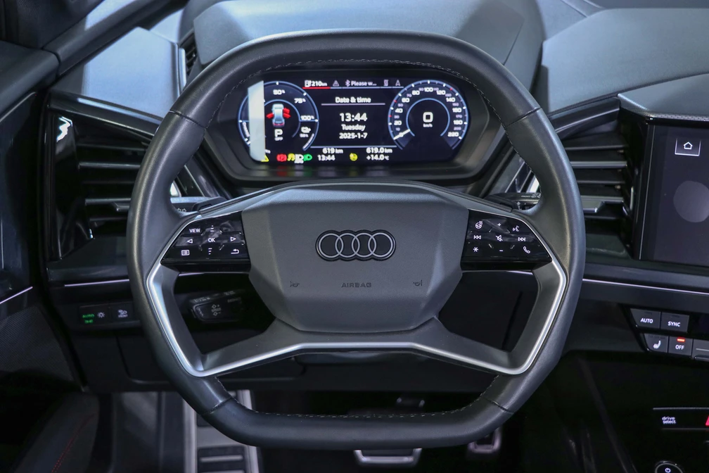 خرید و فروش آئودی q5etron سیلور پکیج - لو آپشن مدل 2024 نقد و اقساط خرید و فروش آئودی q5etron سیلور پکیج - لو آپشن مدل 2024 نقد و اقساط