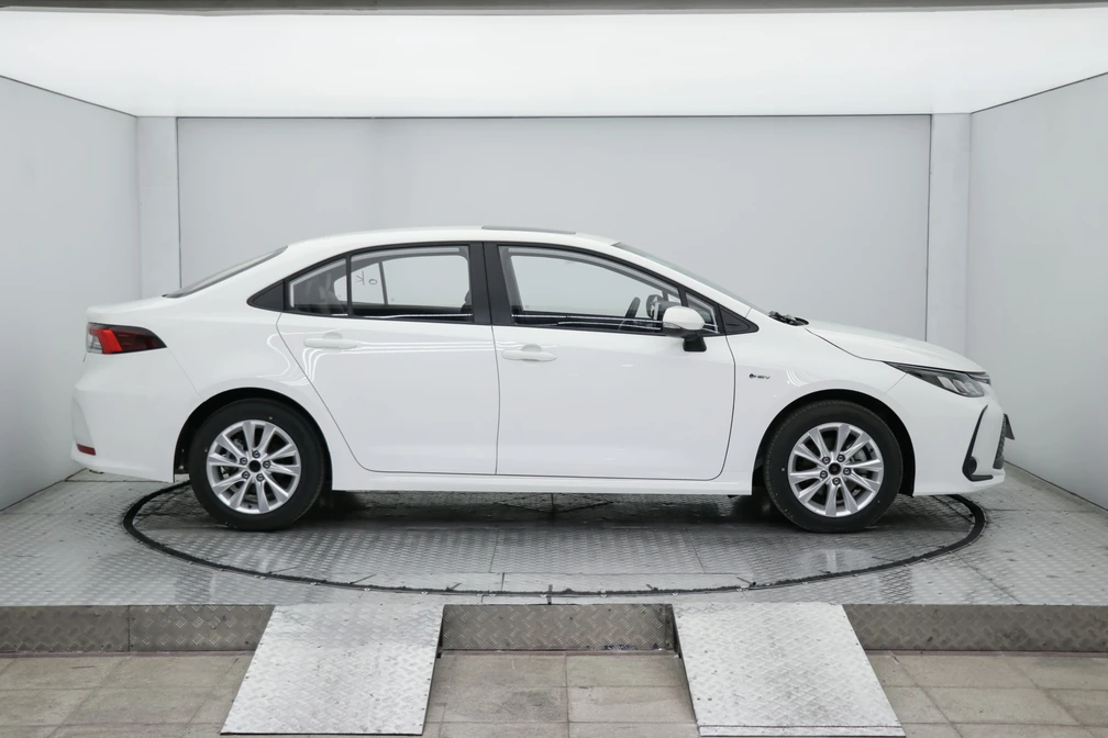 خرید و فروش تویوتا کرولا هیبرید XLE - نیمه فول مدل 2024 نقد و اقساط