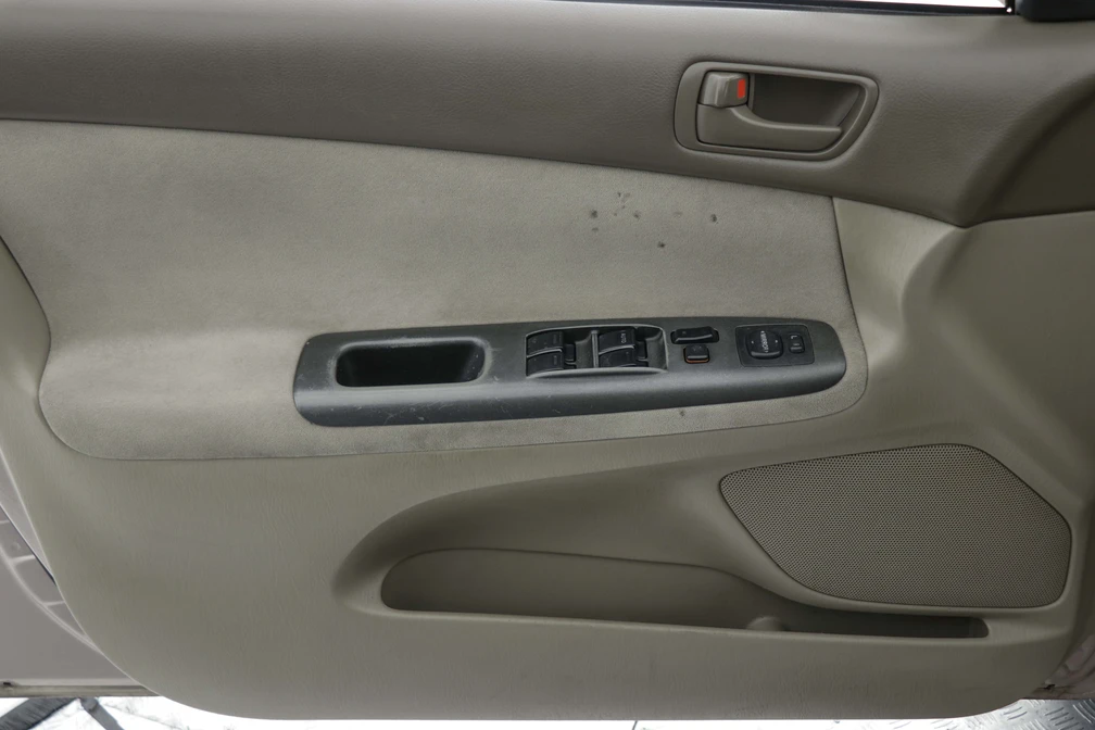 خرید و فروش تویوتا کمری گرند دنده ای مدل 2006 نقد و اقساط