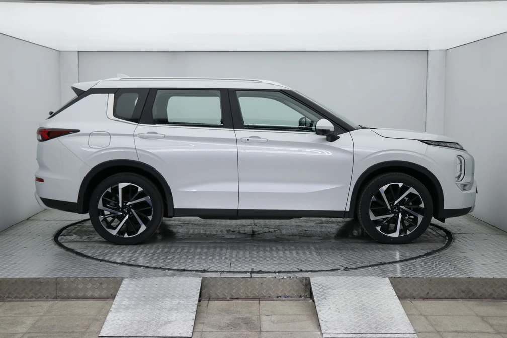 خرید و فروش میتسوبیشی اوتلندر H لاین دو دیفرانسیل مدل 2023 نقد و اقساط