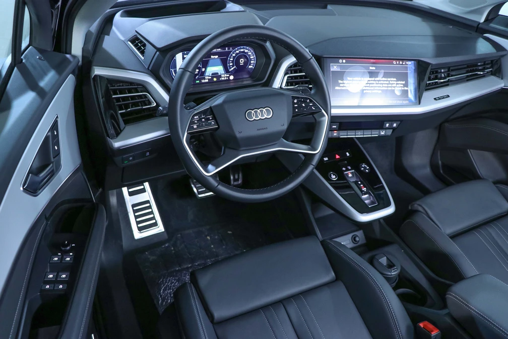 خرید و فروش آئودی q5etron سیلور پکیج - لو آپشن مدل 2024 نقد و اقساط خرید و فروش آئودی q5etron سیلور پکیج - لو آپشن مدل 2024 نقد و اقساط