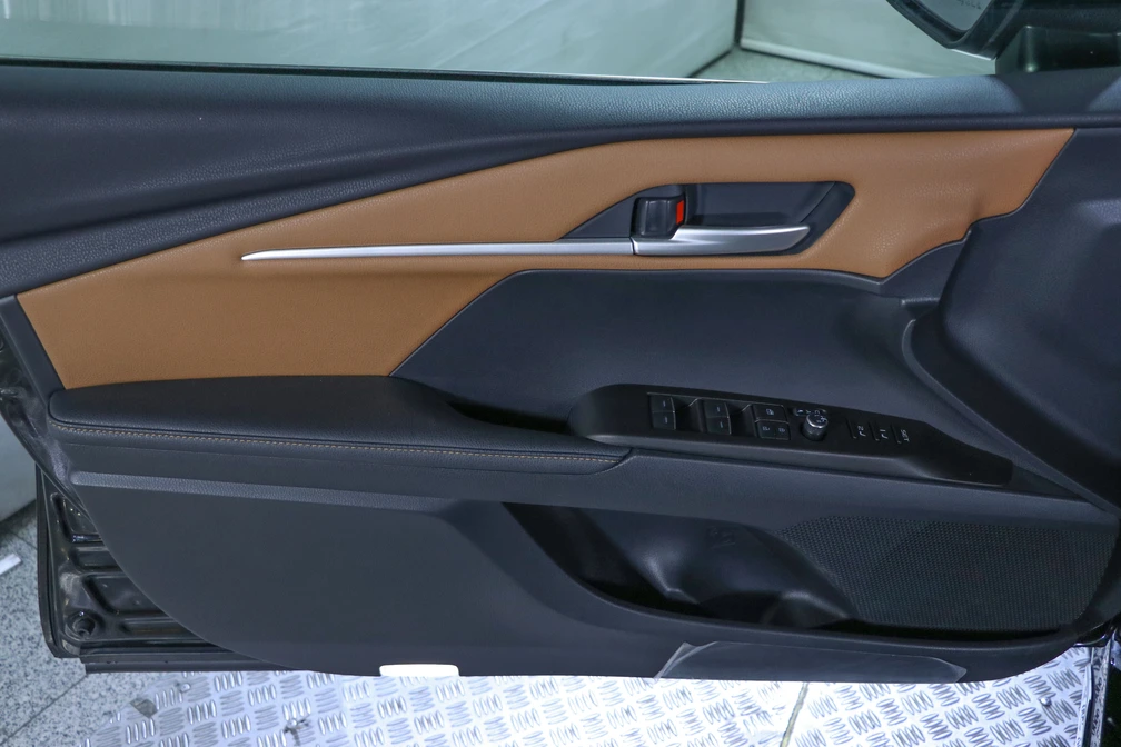 خرید و فروش تویوتا کمری هیبرید LE - فول مدل 2025 نقد و اقساط خرید و فروش تویوتا کمری هیبرید LE - فول مدل 2025 نقد و اقساط