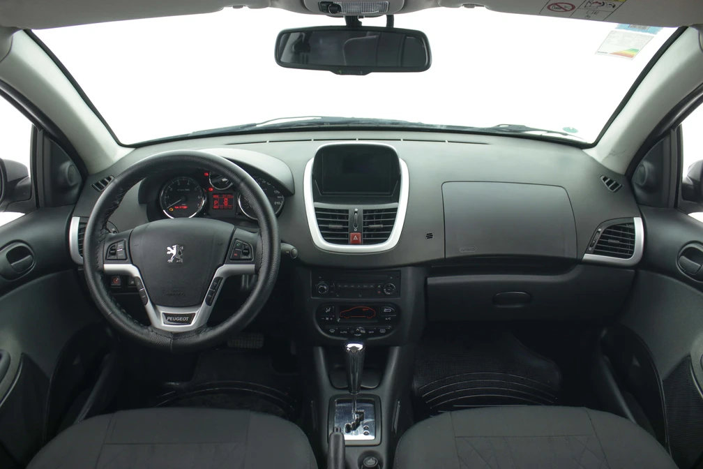 خرید و فروش پژو 207 اتوماتیک سقف شیشه ای مدل 1404 نقد و اقساط