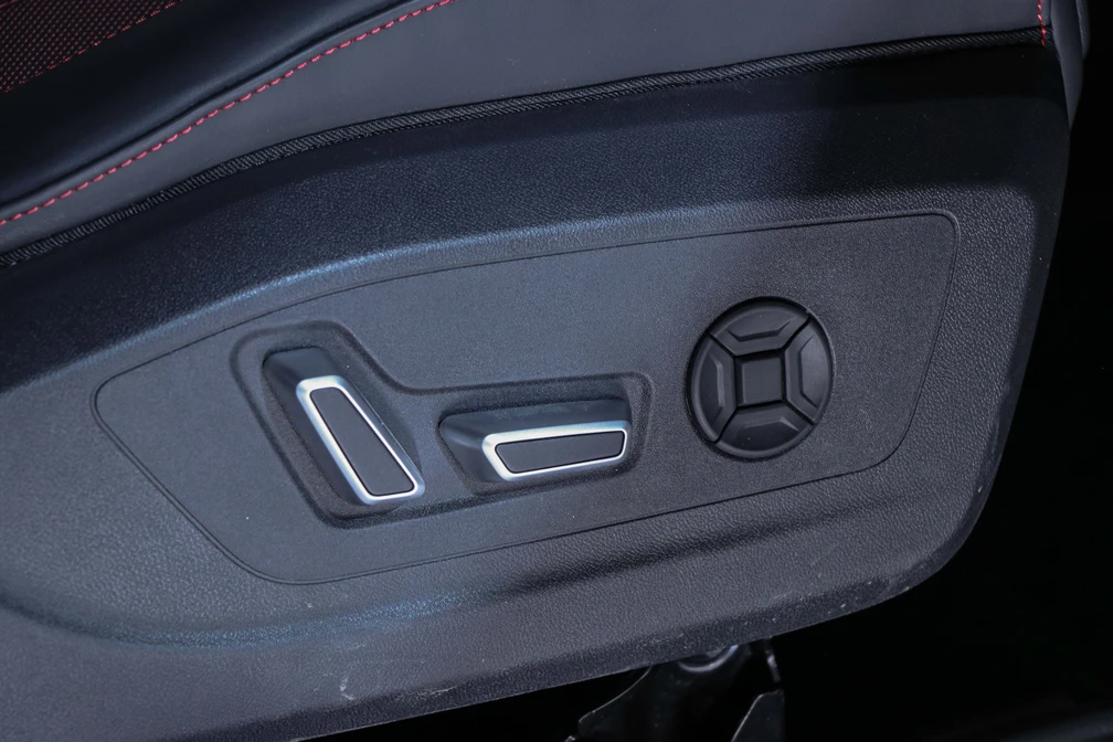 خرید و فروش آئودی q5etron سیلور پکیج - لو آپشن مدل 2024 نقد و اقساط خرید و فروش آئودی q5etron سیلور پکیج - لو آپشن مدل 2024 نقد و اقساط