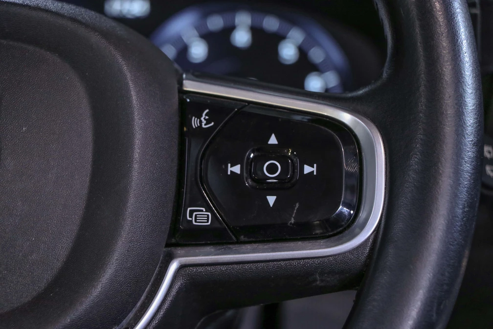 خرید و فروش ولوو XC90 اینسکریپشن مدل 2016 نقد و اقساط